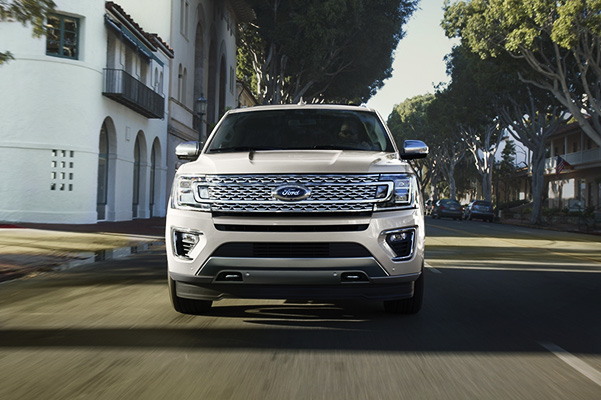 Front shot of 2020 Ford Expedition driving down city street during the day