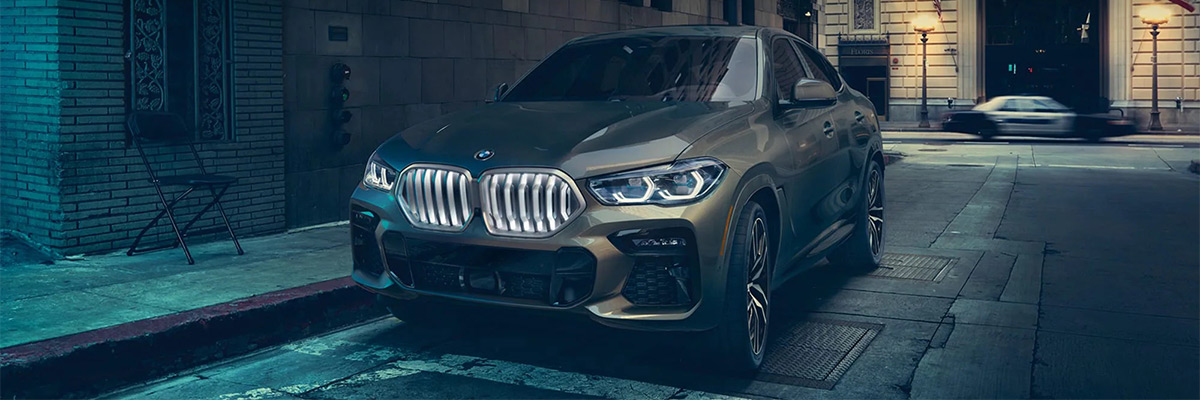 2021 BMW X6 Parked in an alley in the city