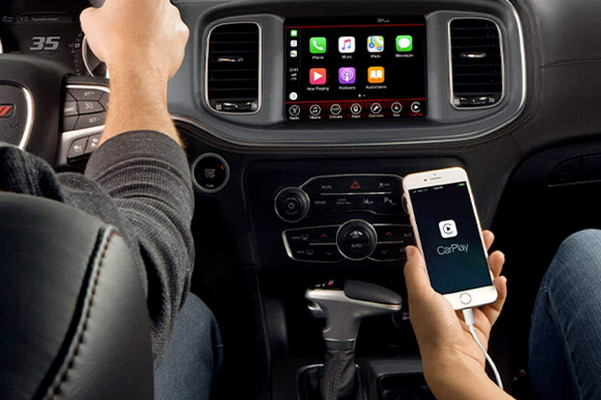 STANDARD APPLE CARPLAY® AND ANDROID AUTO™