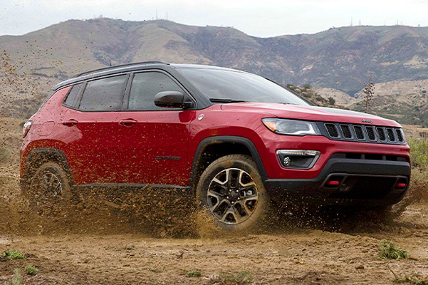 Jeep Compass driving through mud