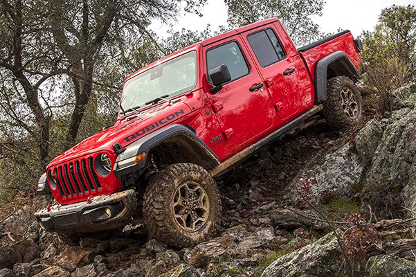 2021 Jeep Gladiator driving off road through mud