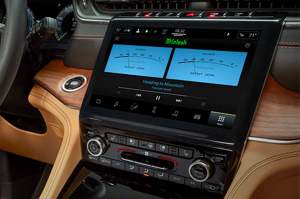 2021 Jeep Grand Cherokee L 10.1 inch touchscreen