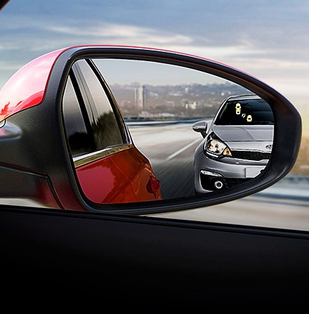 Side mirror showing blind spot detection