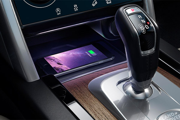 Wireless charging in the 2021 Land Rover Discovery Sport