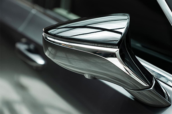 Close up of a side view mirror on the 2021 Lexus ES