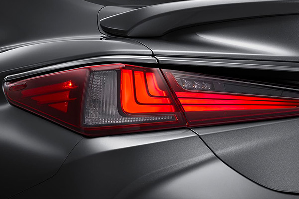 Close up of the tail light on a 2021 Lexus ES