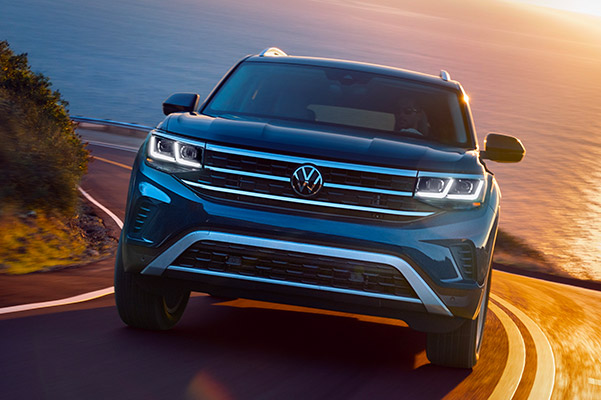 2021 Volkswagen Atlas front view