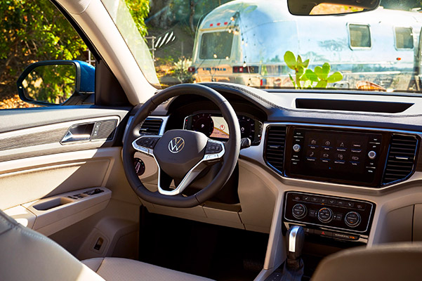 2021 Volkswagen Atlas interior dashboard view