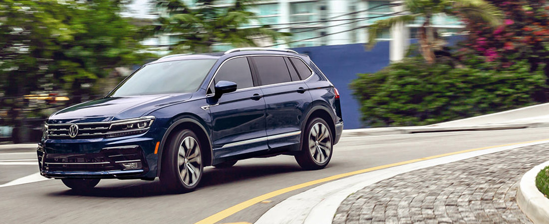 2021 Volkswagen Tiguan turning corner