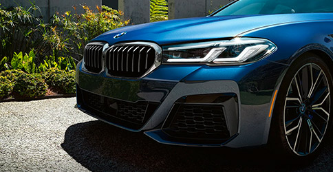 2022 BMW 5 Series close up view of front grille