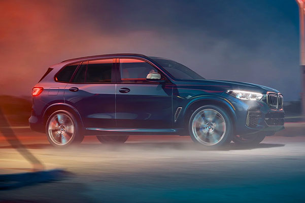 The BMW X5’s xDrive system, standard for the X5 xDrive40i, X5 xDrive45e, and X5 M50i, gives you superior handling in all conditions, so you can confidently take on any challenge.