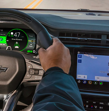 Benefits of the steering wheel dash and touchscreen navigation in a 2022 Bolt EUV