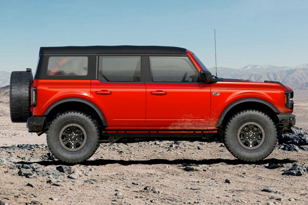 Four door 2022 Ford Bronco™ Wildtrak™ in Hot Pepper Red Metallic Tinted Clearcoat parked in the desert