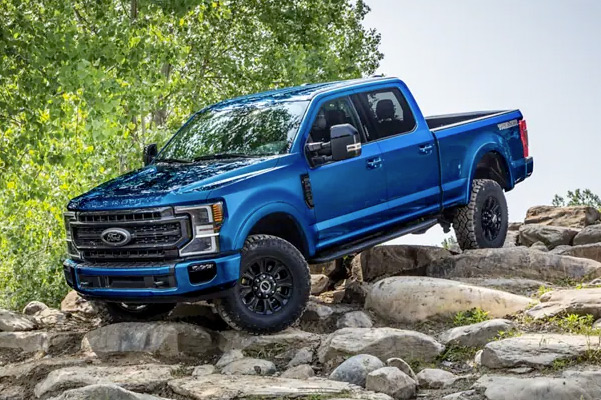 2022 Ford Super Duty® with Tremor™ Off-Road Package and Black Appearance