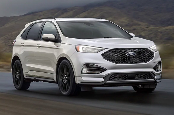2022 Ford Edge driving on a hazy day.
