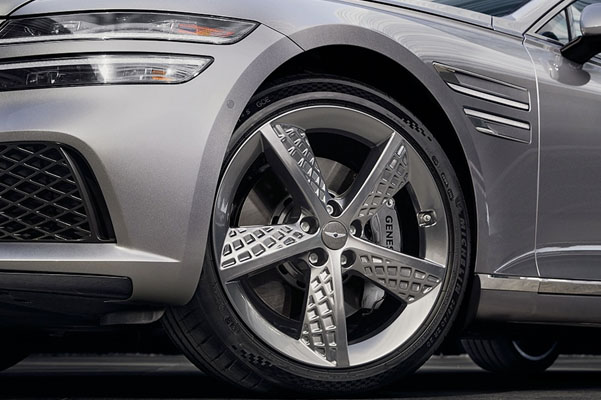 close up shot of rims on a 2022 Genesis G80