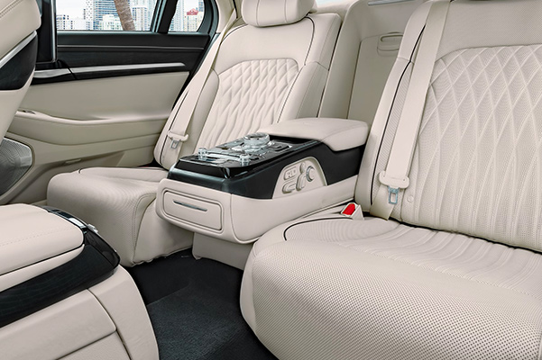 2022 Genesis G90 interior rear seating