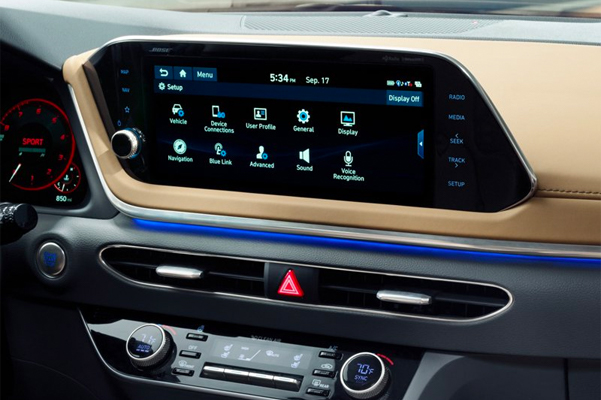 Interior shot of a stereo screen in a 2022 Hyundai Sonata.