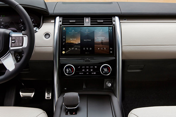 Interior shot of a 2022 LAND ROVER DISCOVERY screen
