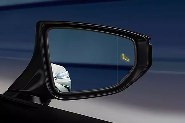 Exterior of the Lexus ES showing the Blind Spot Monitor with Rear Cross-Traffic Alert