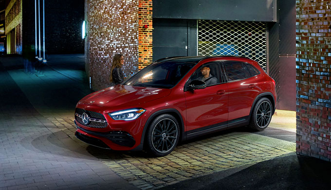 Display GLA 250 in Patagonia Red with Night Package