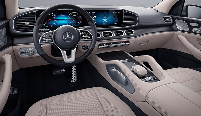 2022 Mercedes-Benz GLS interior dashboard