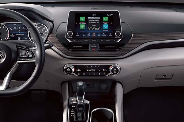 Center console with dual automatic temperature contol in the 2022 Nissan Altima