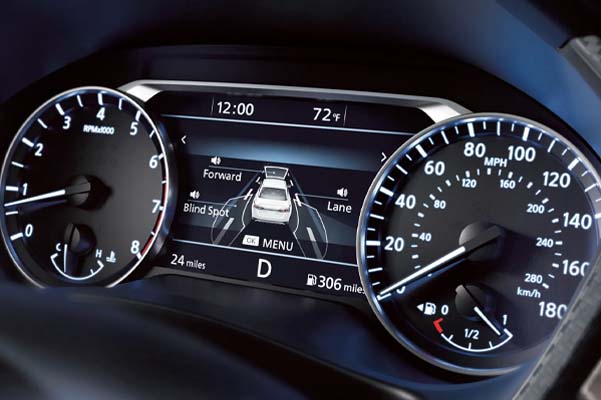 Dashboard showing blind spot monitor inside the 2022 Nissan Altima