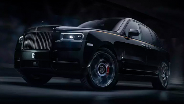 3/4 exterior front view of the Rolls-Royce Black Badge Cullinan motor car