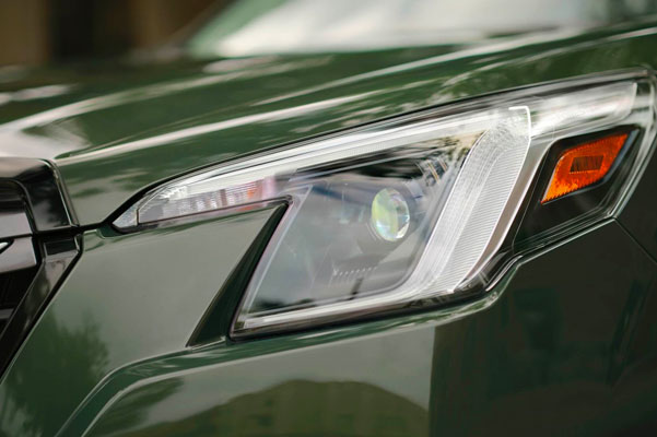 2022 Subaru Forester front view headlights