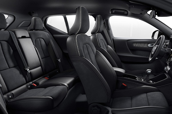 2022 Volvo XC40 Two rows of seats