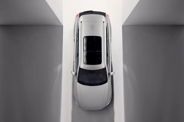 Top view of the 2022 Volvo XC90 showing the open-and-tilt panoramic roof