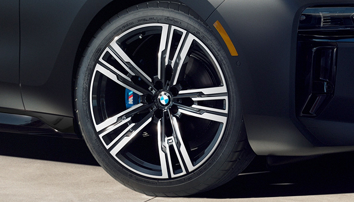 New wheel designs are now available in sizes up to 21inch, creating a highly engaging visual experience.