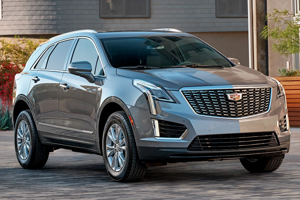 Front view of the 2023 Cadillac XT5 parked in front of a house