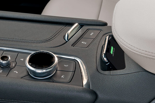 Center console and wireless phone charger of the 2023 Cadillac XT5