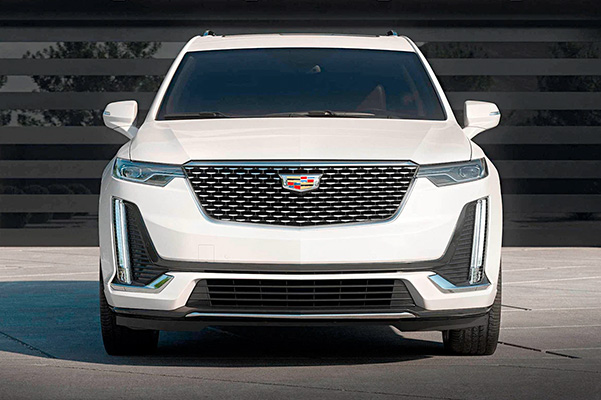A front view of the 2023 Cadillac XT6 parked