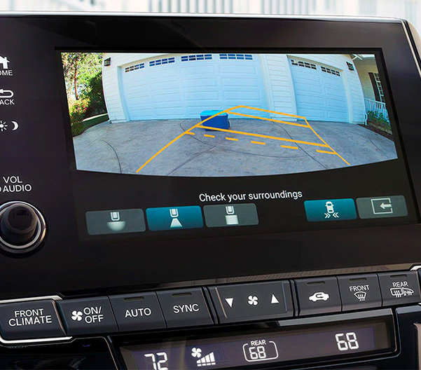 The 8-inch Display Audio touch-screen makes it easy to access music and navigation, and provides a bright and clear view of the rearview camera* image.