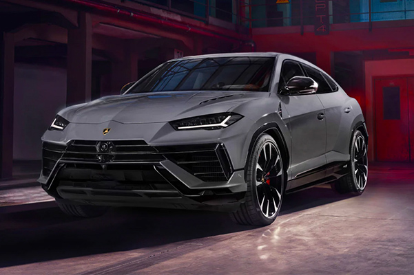 Front 3/4 shot of Lamborghini Urus