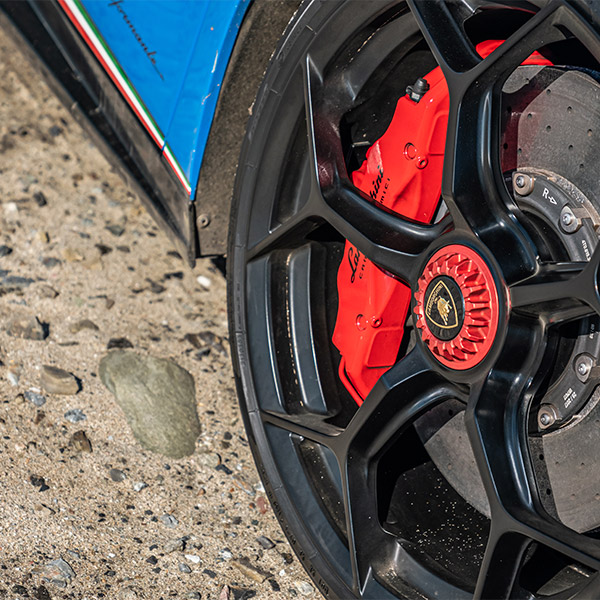 Up close shot of Lamborghini Huracan wheels