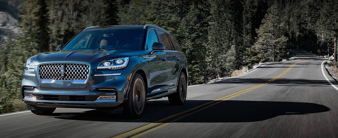 2023 Lincoln Aviator Driving on road