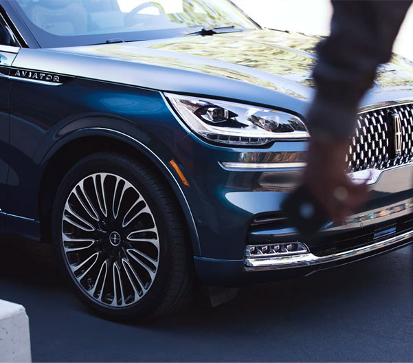 Shot of the 2023 Lincoln Aviator parked in a lot