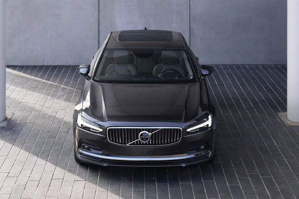 Volvo S90 seen from above, front.