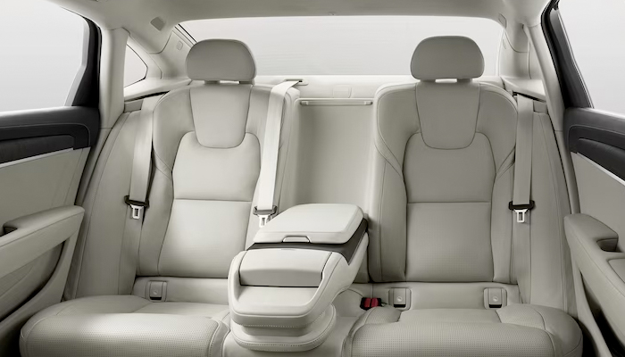 2023 Volvo S90 interior