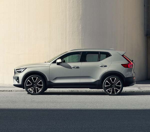 Side shot of a 2023 Volvo XC40 parked.