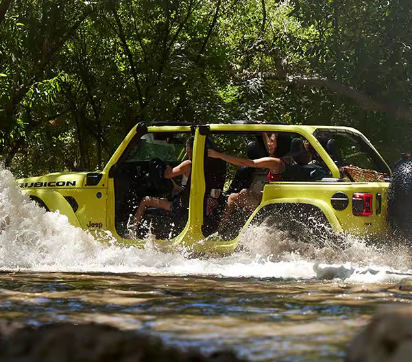 sideview of jeep wrangler with no doors