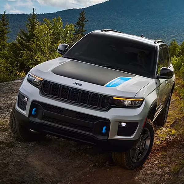 A front angle of a gray 2024 Jeep Grand Cherokee 4XE