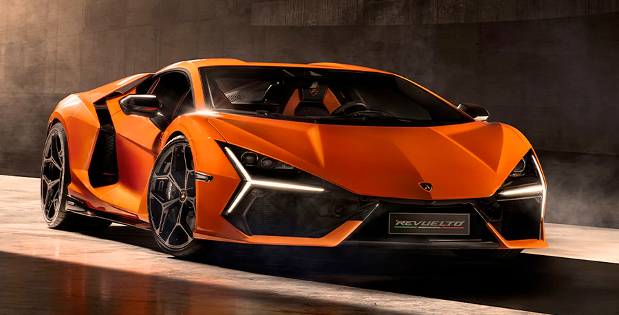 Lamborghini Revuelto front profile