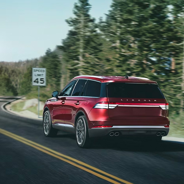 2024 Lincoln Aviator vs. Cadillac XT6 NV Lincoln Dealer