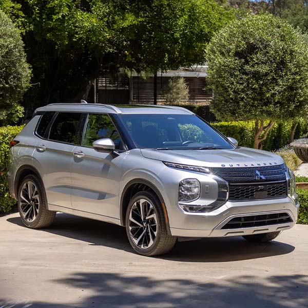 Front view of 2024 Mitsubishi Outlander