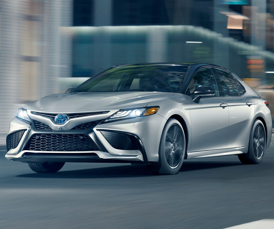 XSE Hybrid shown in Celestial Silver Metallic and Midnight Black Metallic roof * with available power tilt/slide moonroof